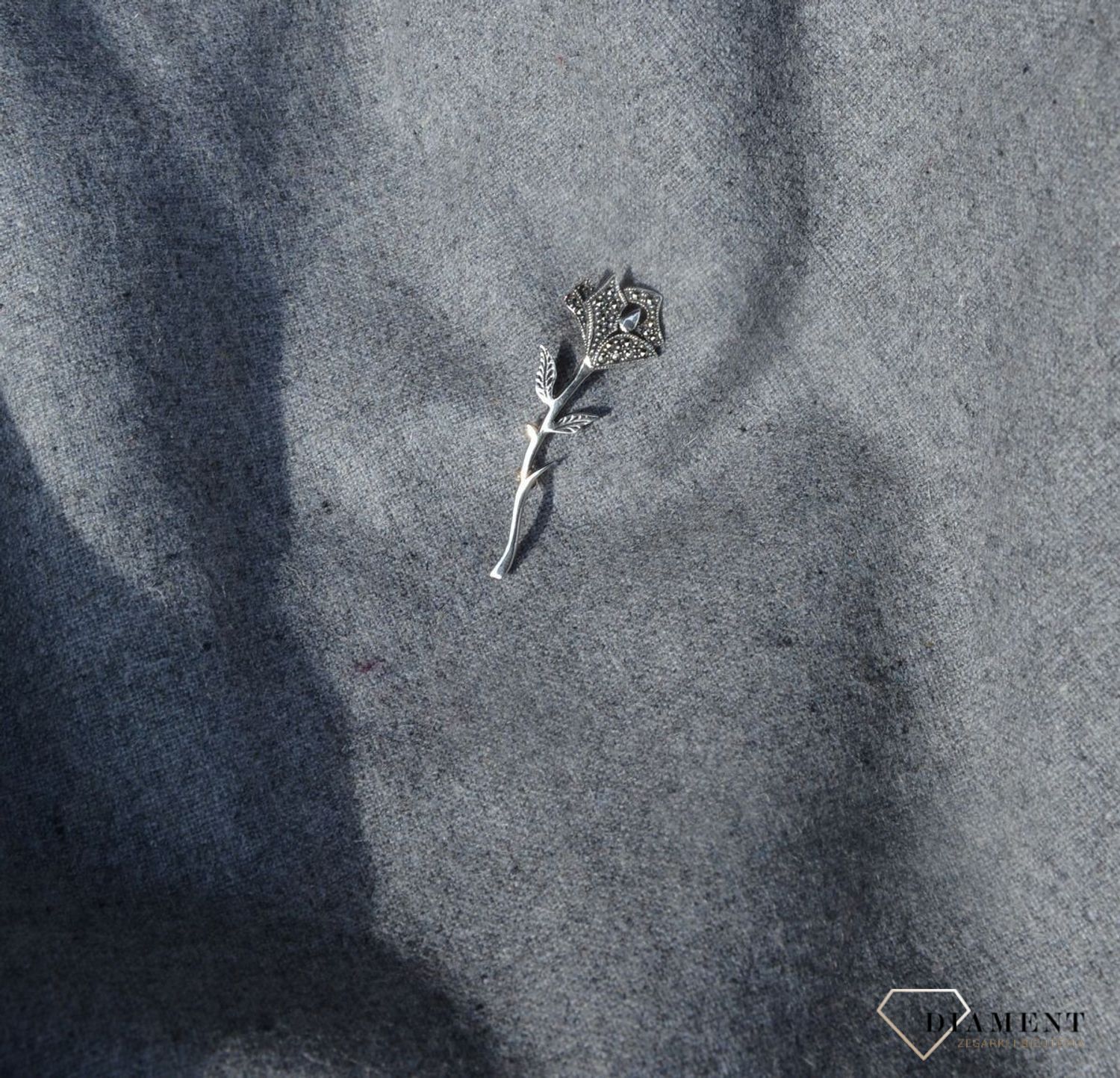 Srebrna broszka kwiat z markazytami BRO 207.jpg